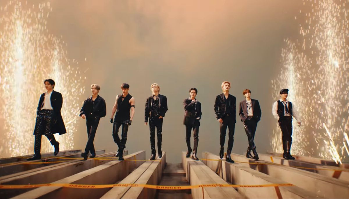 Discovery splash banner for πΊπ°π /SKZ οΉ #MINCHANTOBER Discord server